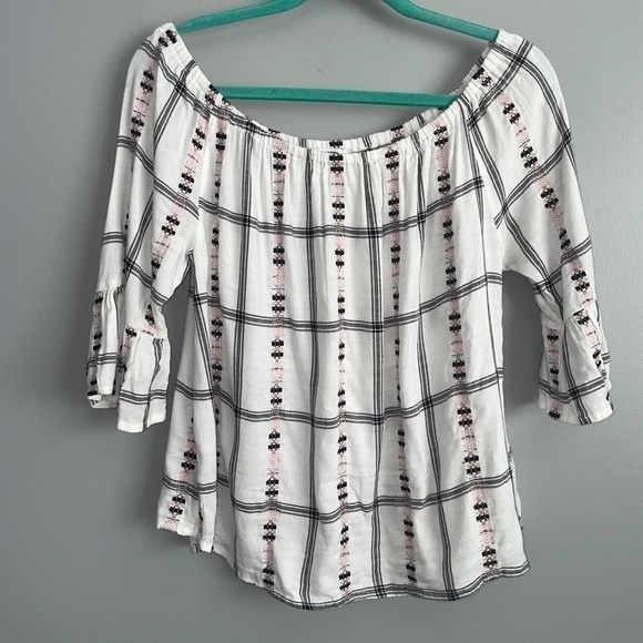 EUC BB Dakota Londyn Southwestern Embroidered Off Shoulder Top Size Small - Picture 2 of 7